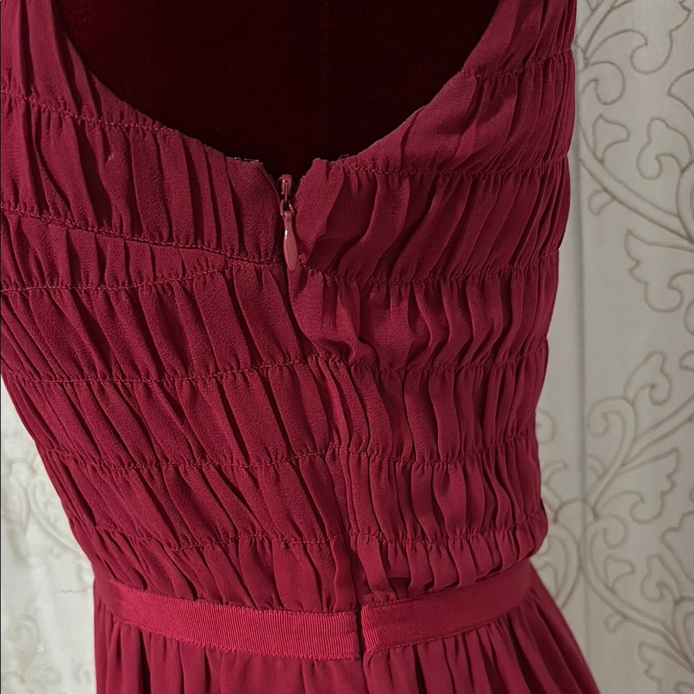 Elegant Sleeveless Dress - Picture 5 of 11